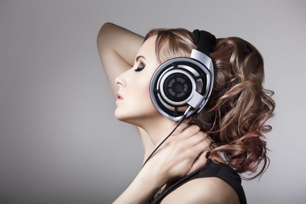 the_sound_of_music__ii___sennheiser_hd_800__by_louis_de_bussy-d7lm6nl.thumb.jpg.054fdc67d12ed1169701b8155bd2d578.jpg