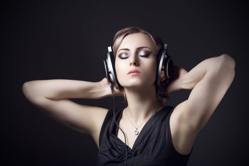 the_sound_of_music__iii___sennheiser_hd_800__by_louis_de_bussy-d7lwilt.thumb.jpg.285e715b694e5be178c07772f6a180e7.jpg