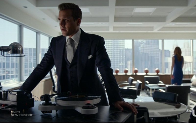 suits.jpg.d3380ba20c736b4a14f7f1636bacfb13.jpg